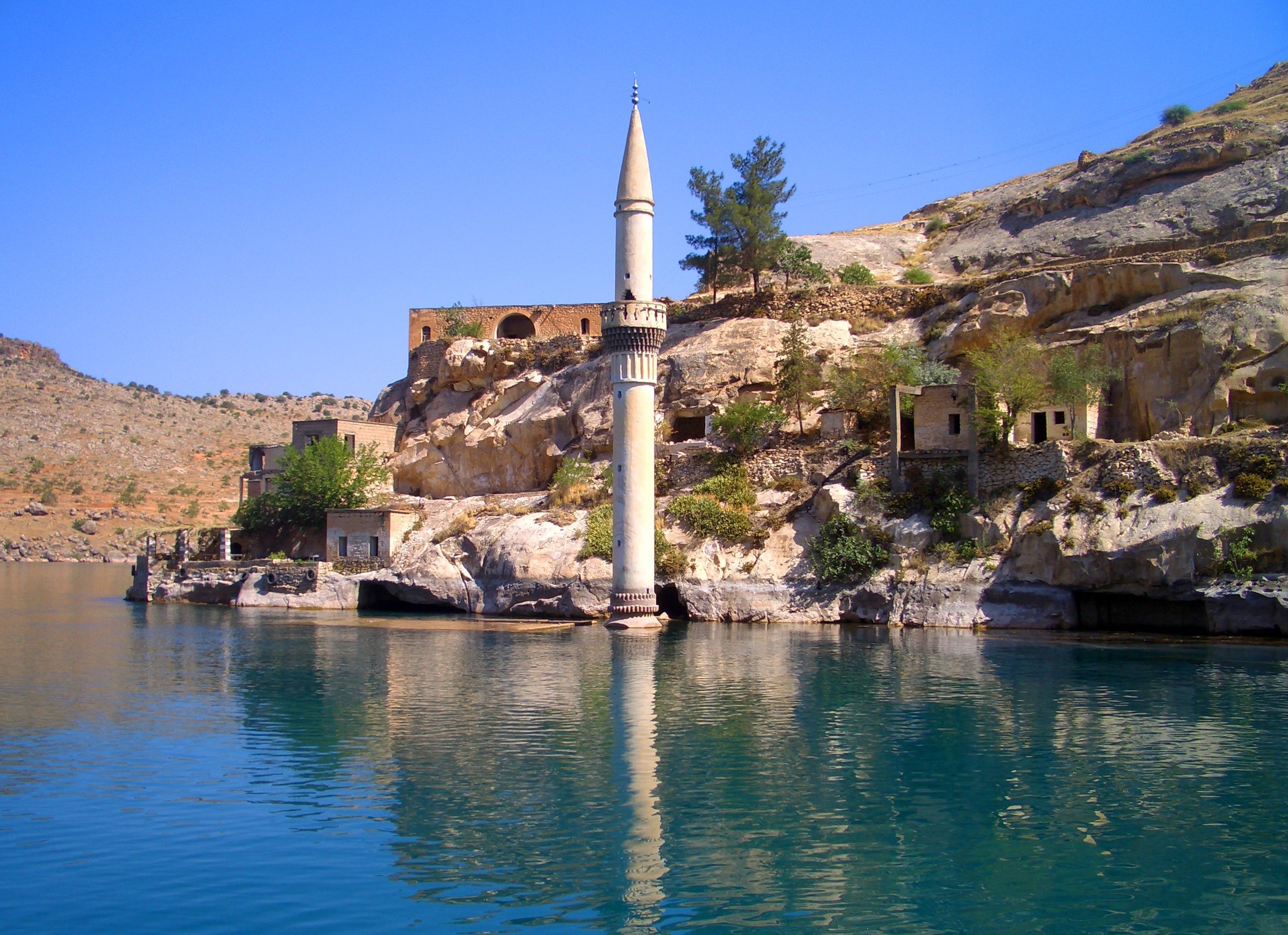 Halfeti: The Turkish Village Home To a Sunken Mosque – Muslims Go Travel